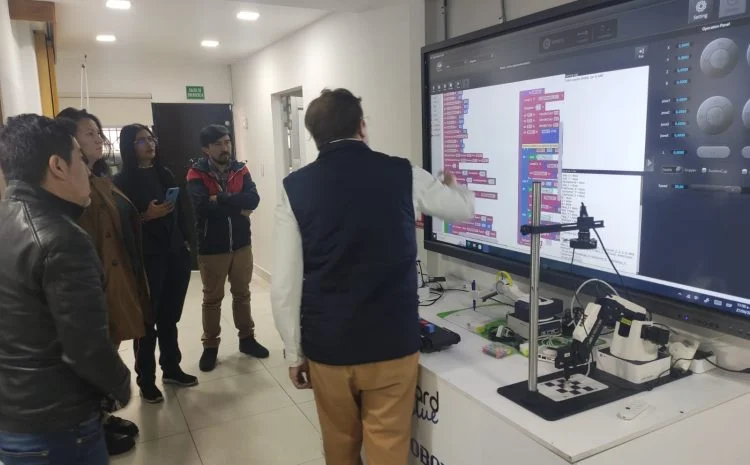  Capacitación y Entrenamiento  Profesores Universidad Distrital de  Bogota Colombia  en  Robotica  Tecnica Profesional  Dobot